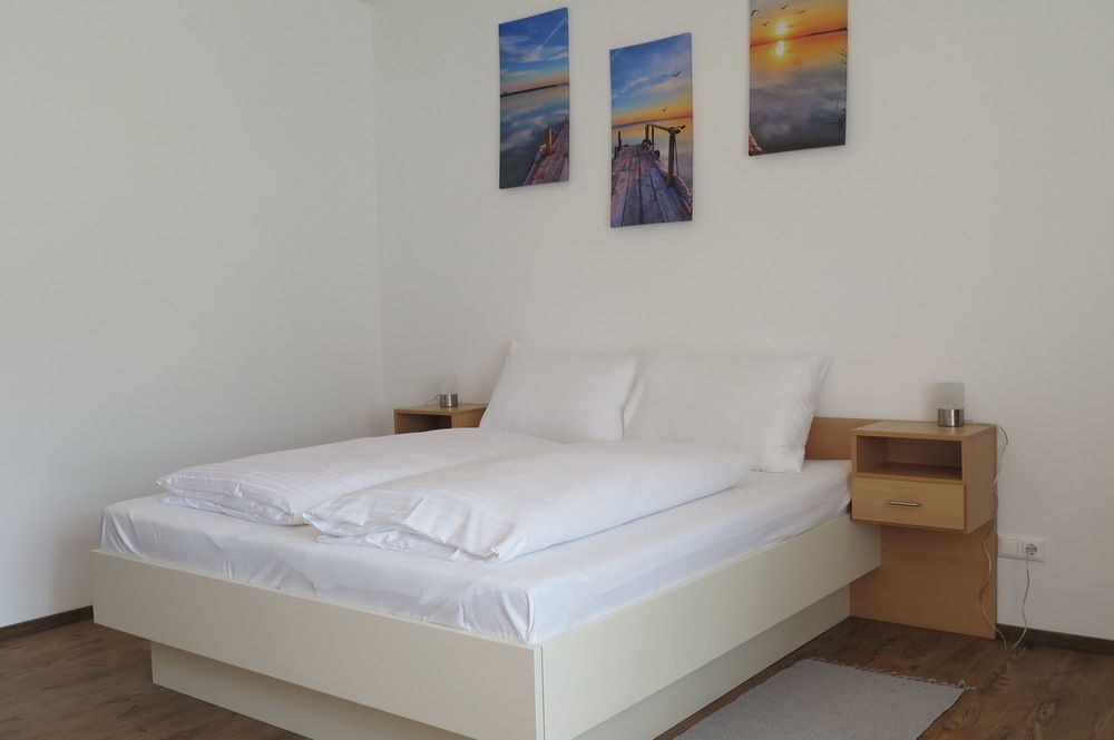Pension Casa Topolino วีเนอร์นอยชตัดท์ ภายนอก รูปภาพ