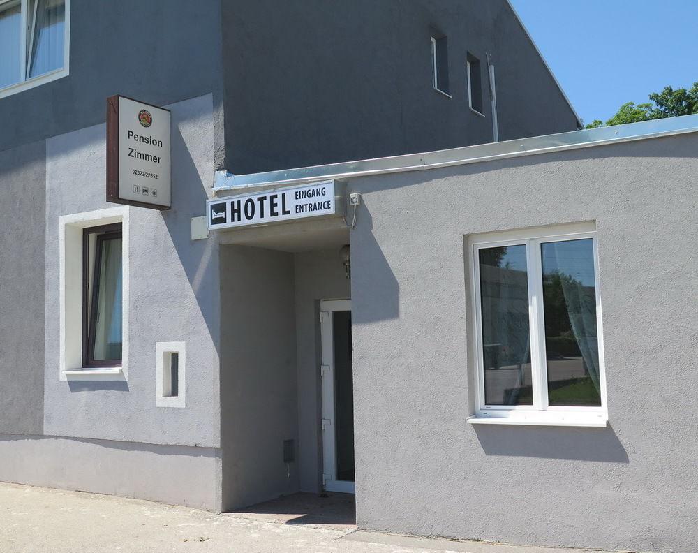 Pension Casa Topolino วีเนอร์นอยชตัดท์ ภายนอก รูปภาพ