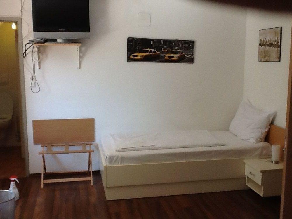 Pension Casa Topolino วีเนอร์นอยชตัดท์ ภายนอก รูปภาพ