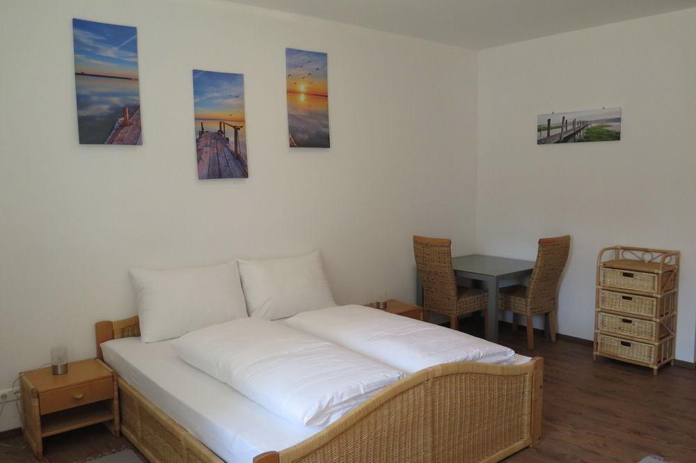 Pension Casa Topolino วีเนอร์นอยชตัดท์ ภายนอก รูปภาพ