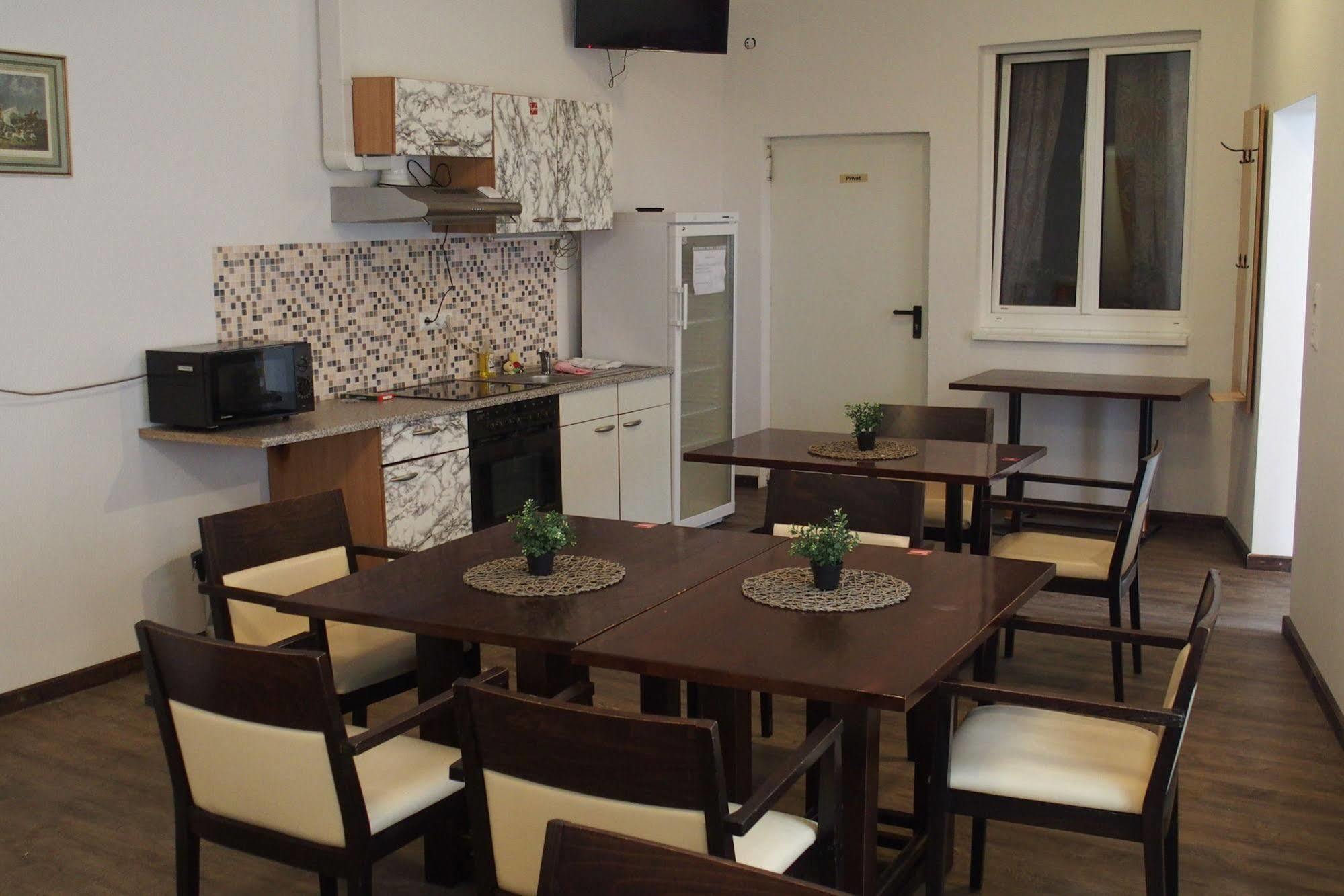 Pension Casa Topolino วีเนอร์นอยชตัดท์ ภายนอก รูปภาพ