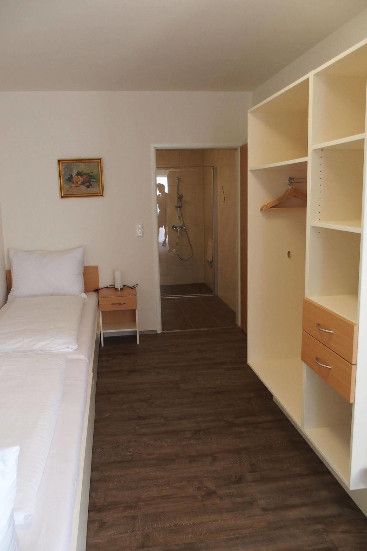 Pension Casa Topolino วีเนอร์นอยชตัดท์ ภายนอก รูปภาพ