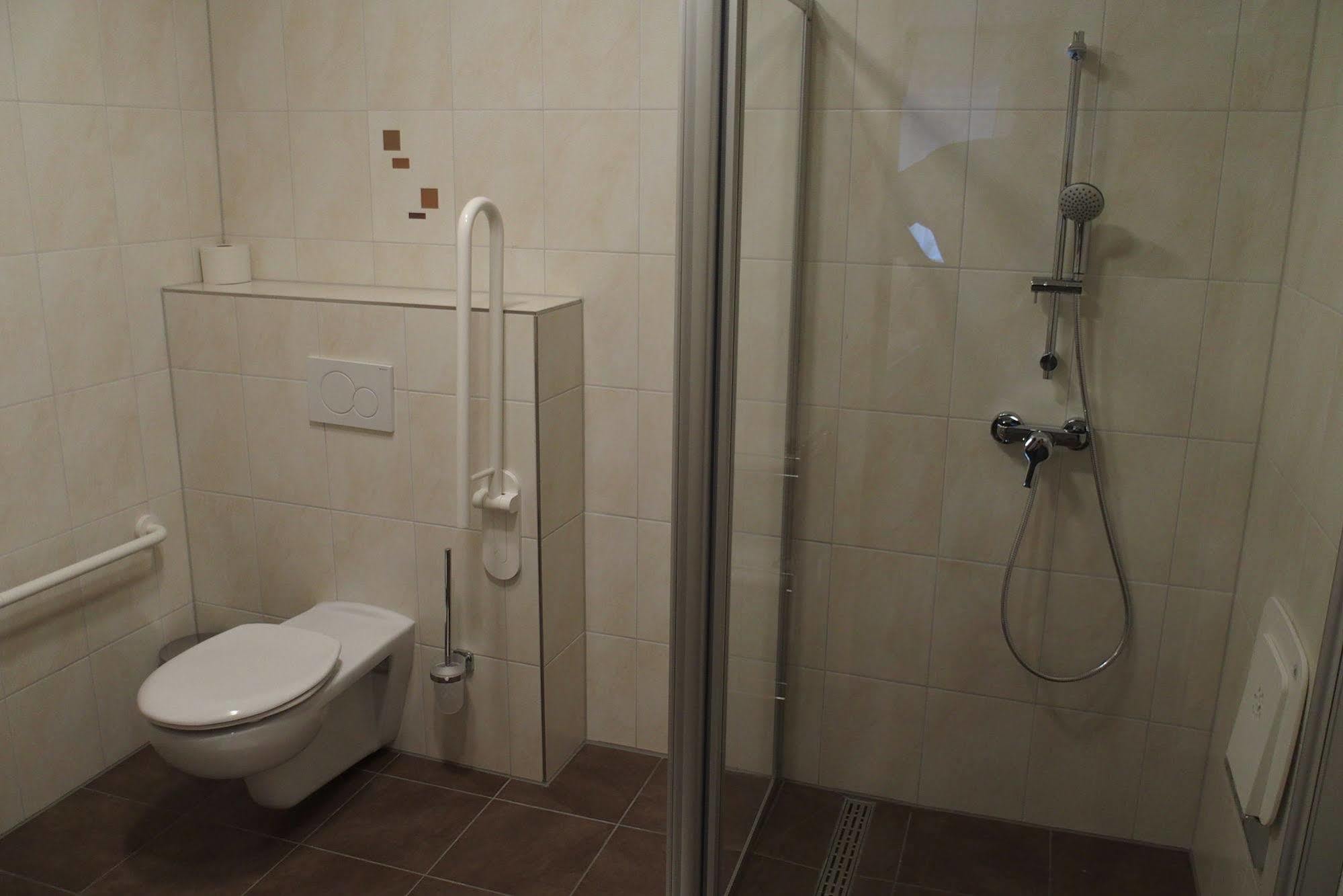 Pension Casa Topolino วีเนอร์นอยชตัดท์ ภายนอก รูปภาพ