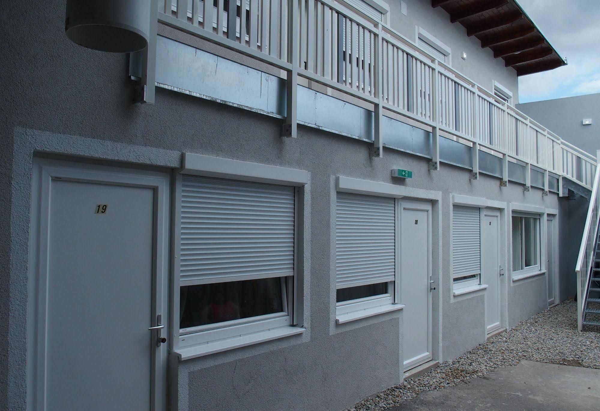 Pension Casa Topolino วีเนอร์นอยชตัดท์ ภายนอก รูปภาพ