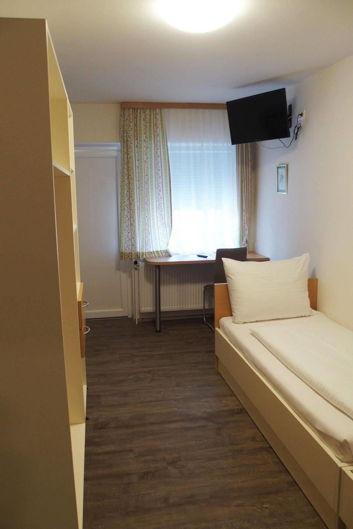 Pension Casa Topolino วีเนอร์นอยชตัดท์ ภายนอก รูปภาพ