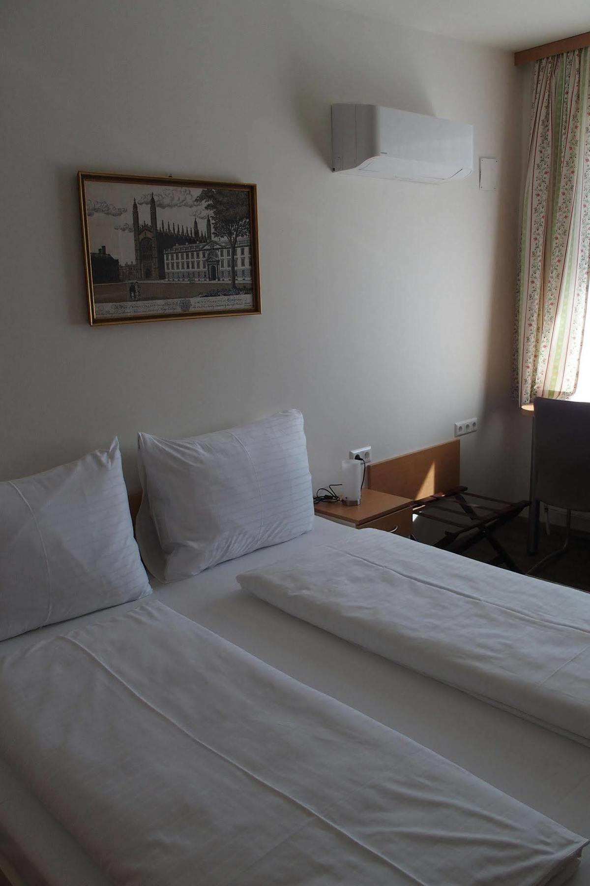 Pension Casa Topolino วีเนอร์นอยชตัดท์ ภายนอก รูปภาพ