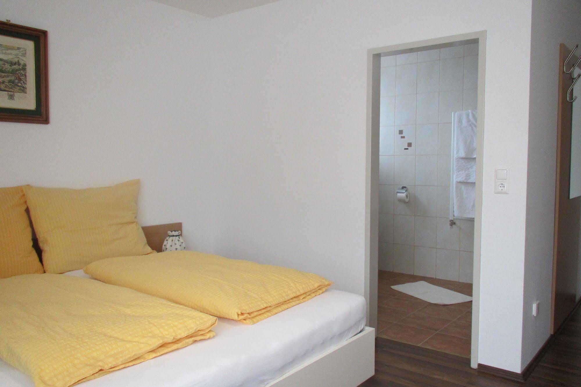 Pension Casa Topolino วีเนอร์นอยชตัดท์ ภายนอก รูปภาพ