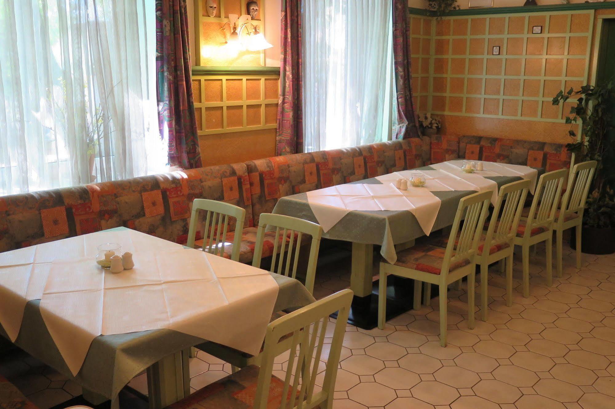 Pension Casa Topolino วีเนอร์นอยชตัดท์ ภายนอก รูปภาพ