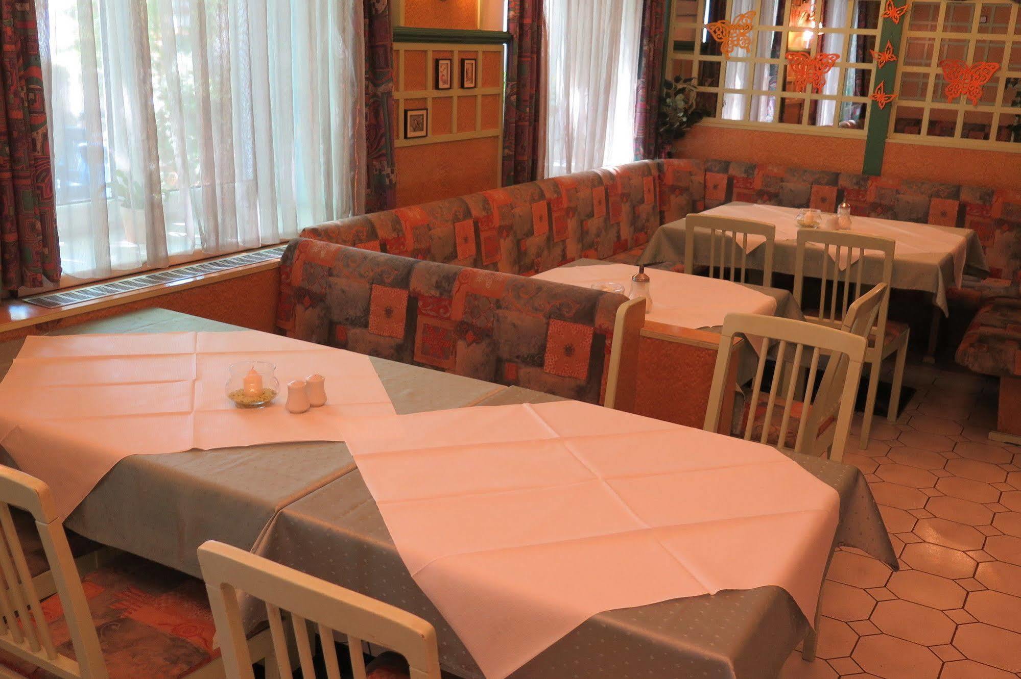 Pension Casa Topolino วีเนอร์นอยชตัดท์ ภายนอก รูปภาพ