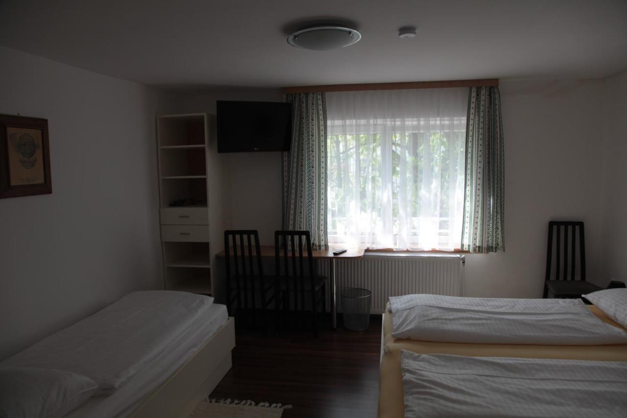 Pension Casa Topolino วีเนอร์นอยชตัดท์ ภายนอก รูปภาพ